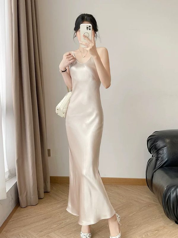 High-end private custom 45 degree diagonal cut double straps cross champagne temperament slim-fit waist fishtail acetate satin halter dress for summer - Image 2